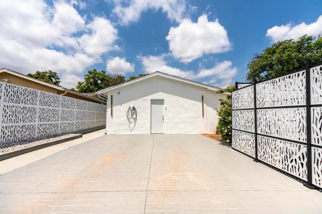New Luxury Entertaining House With Pool Spa Sauna Tesla Charger Pets Los Angeles Exterior photo